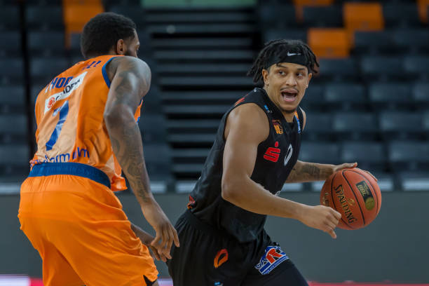 战中接连扑 战中接连扑