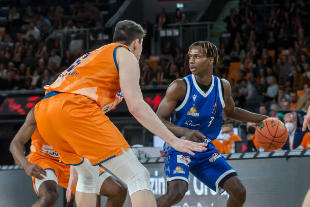 受舆论批评 受舆论批评